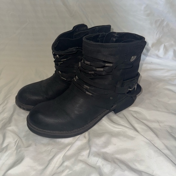 Boots - Picture 3 of 4